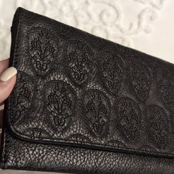 Black Clutch With Pseudo Skull Design 💀 Super Slim /Crossbody- Removable Chain - Picture 12 of 16